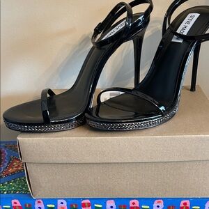 Steve Madden Ari Patent Leather Ankle Strap High Heels Size 9 NWT